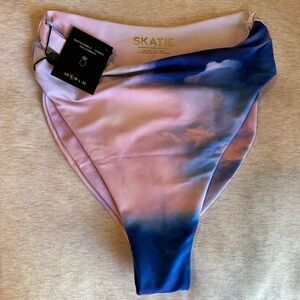 Skatie bikini bottom